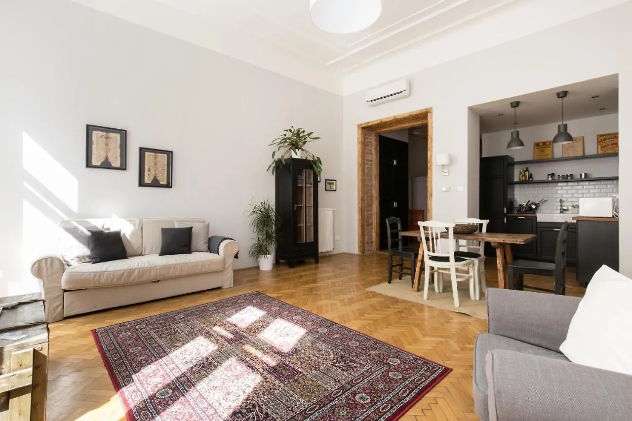 King Rustik & Central Apartment Budapest